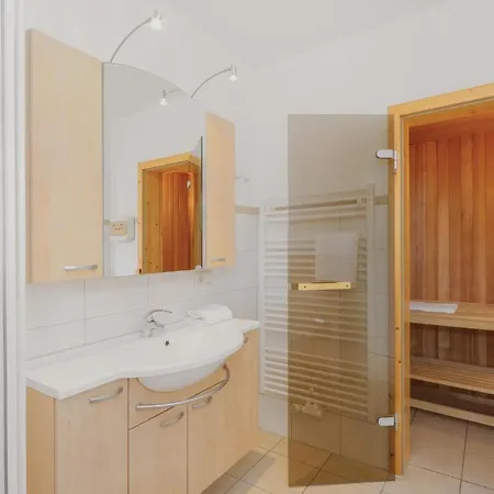 2 Bedroom Gorgeous In Apartment *